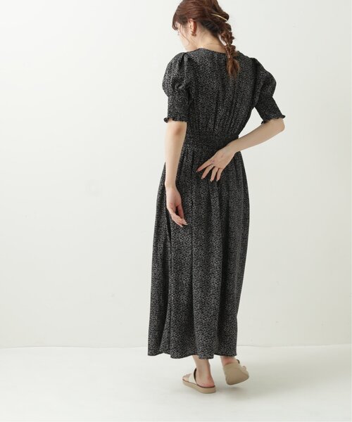 RAY CASSIN（レイカズン）の「シャーリングリーフワンピース（ワンピース・レディース・オフホワイト/ブラック/カーキ・FREE）」の6枚目の写真