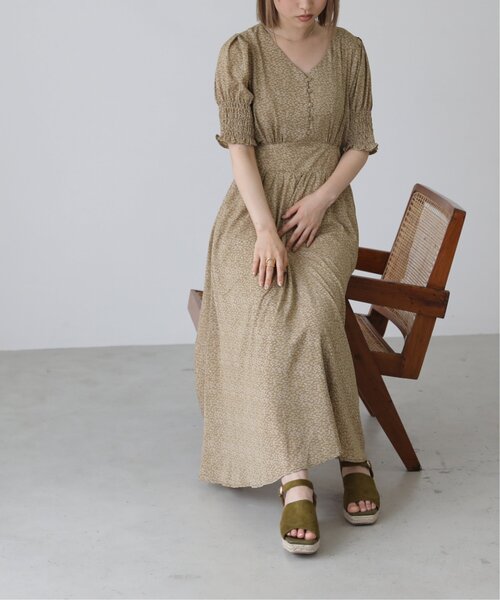 RAY CASSIN（レイカズン）の「シャーリングリーフワンピース（ワンピース・レディース・オフホワイト/ブラック/カーキ・FREE）」の12枚目の写真