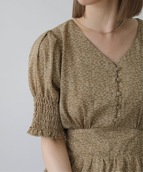 RAY CASSIN（レイカズン）の「シャーリングリーフワンピース（ワンピース・レディース・オフホワイト/ブラック/カーキ・FREE）」の15枚目の写真