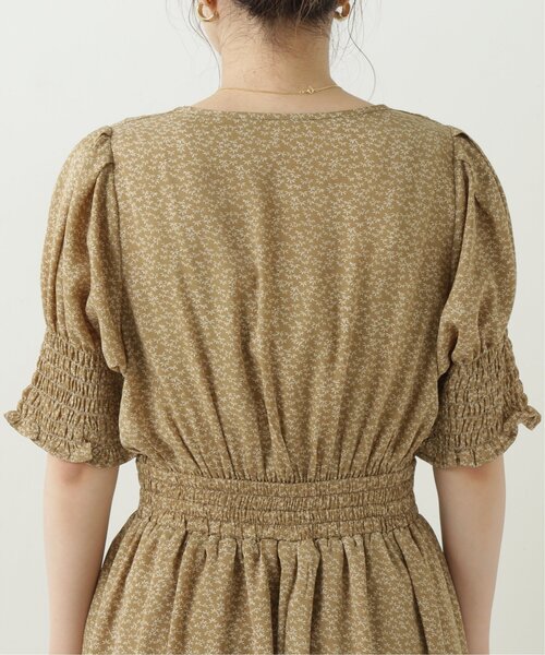 RAY CASSIN（レイカズン）の「シャーリングリーフワンピース（ワンピース・レディース・オフホワイト/ブラック/カーキ・FREE）」の19枚目の写真