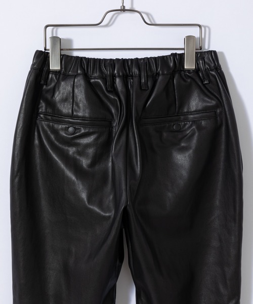 Curly（カーリー）の「＃【CURLY&Co./カーリー】REGENCY EZ TROUSERS "Synthetic leather"/シンセティックレザーイージートラウザーパンツ（その他パンツ・メンズ・ブラック・1/2）」の3枚目の写真