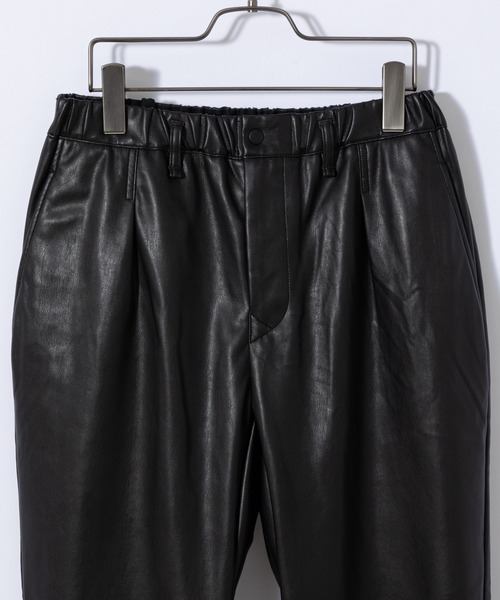 Curly（カーリー）の「＃【CURLY&Co./カーリー】REGENCY EZ TROUSERS "Synthetic leather"/シンセティックレザーイージートラウザーパンツ（その他パンツ・メンズ・ブラック・1/2）」の2枚目の写真
