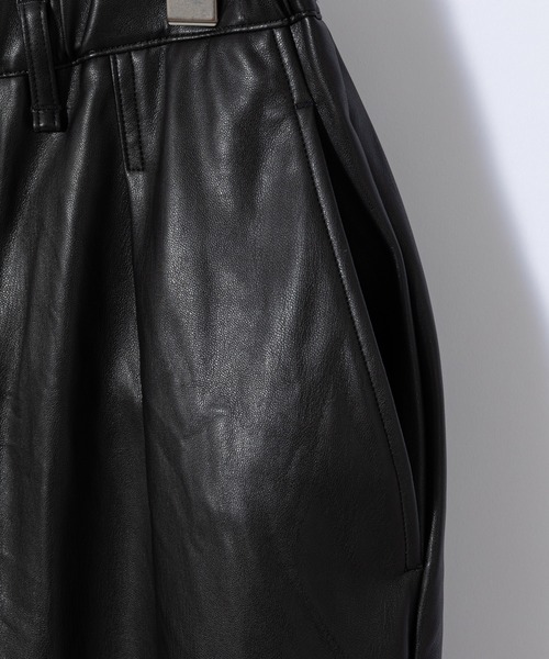 Curly（カーリー）の「＃【CURLY&Co./カーリー】REGENCY EZ TROUSERS "Synthetic leather"/シンセティックレザーイージートラウザーパンツ（その他パンツ・メンズ・ブラック・1/2）」の7枚目の写真