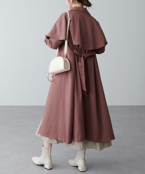 natural couture(ナチュラルクチュール)の「着回し力抜群◎ケープ付きレディトレンチコート(トレンチコート・レディース・ベージュ/ピンク/モカ・FREE)」の20枚目の写真