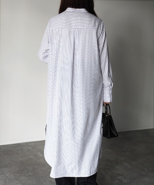 Riberry（リベリー）の「タックストライプシャツワンピース（シャツワンピース・レディース・グレー/ラベンダー・MEDIUM）」の13枚目の写真