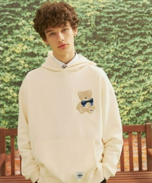 AQO STUDIO SPACE(アコスタジオスペース)の「AQO STUDIO SPACE (アコスタジオスペース)/ ベアワンポイント フーディ AQO OG BEAR HOODIE(パーカー・レディース・ブラック/アイボリー/グレー・1/2)」の4枚目の写真