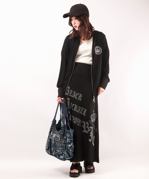 BLACK JACKALL CROWN(ブラックジャッカルクラウン)の「BLACK JACKALL CROWN レーヨン天竺 ロゴ刺繍アップリケ ZIPパーカー(パーカー・レディース・ブラック・M)」の3枚目の写真