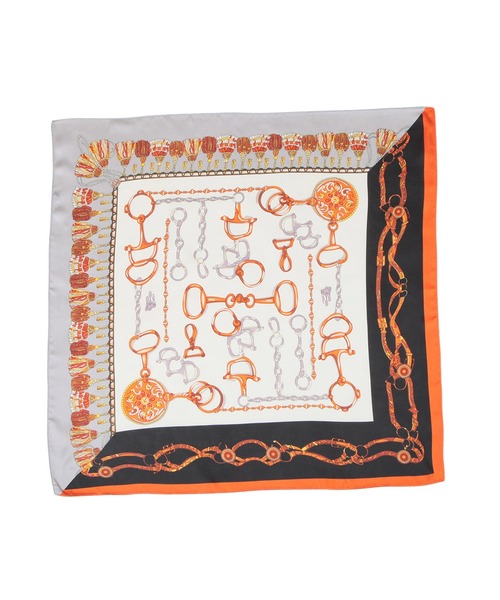 Julia Boutique(ジュリアブティック)の「70×70cmサイズ・ヴィンテージ風サテン生地スカーフ/100014(バンダナ/スカーフ・レディース・I/B/L/H/E/A/P/G/M/O/D/S/N/K/F/C/R/Q/J/T・ONE)」の10枚目の写真