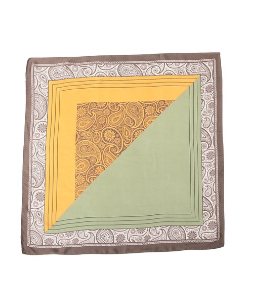 Julia Boutique(ジュリアブティック)の「70×70cmサイズ・ヴィンテージ風サテン生地スカーフ/100014(バンダナ/スカーフ・レディース・I/B/L/H/E/A/P/G/M/O/D/S/N/K/F/C/R/Q/J/T・ONE)」の12枚目の写真