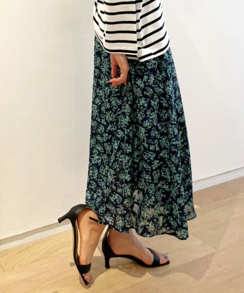 le.coeur blanc(ルクールブラン)の「カットジャガードリーフプリントスカート(スカート・レディース・ブルー系その他4/ホワイト系その他・38/36)」の11枚目の写真