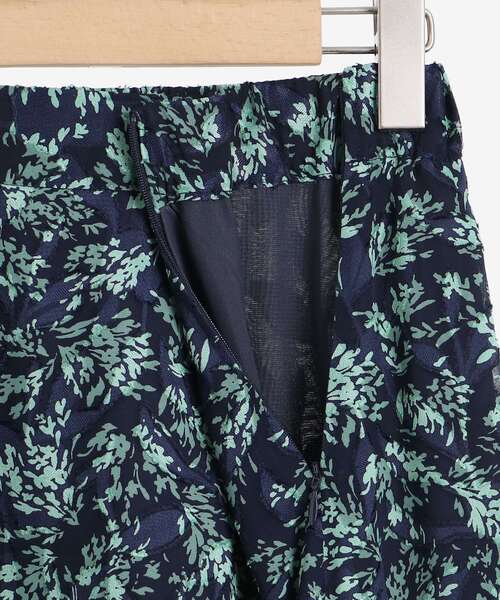 le.coeur blanc(ルクールブラン)の「カットジャガードリーフプリントスカート(スカート・レディース・ブルー系その他4/ホワイト系その他・38/36)」の17枚目の写真