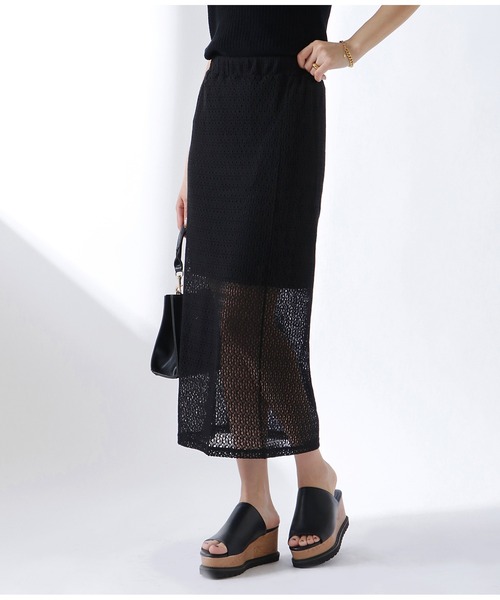 LATINA（ラティーナ）の「かぎ編み風レースロングスカート（スカート・レディース・グレイッシュベージュ/ブラック・FREE）」の2枚目の写真