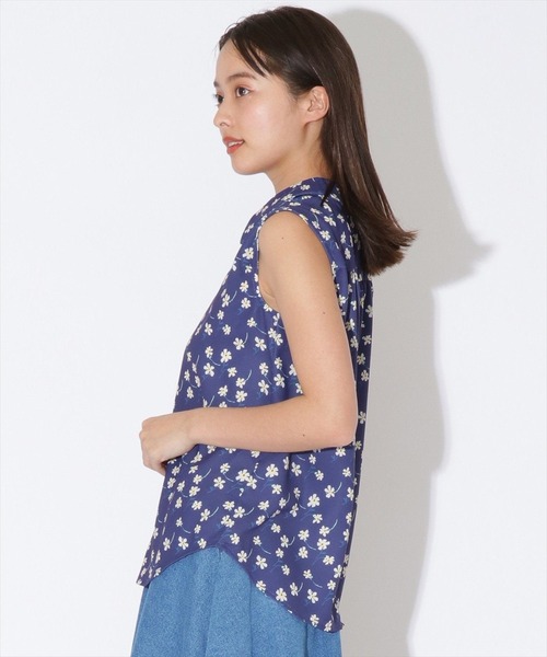 REDYAZEL（レディアゼル）の「フラワープリントノースリシャツ（シャツ/ブラウス・レディース・レッド/ネイビー/グリーン・MEDIUM/SMALL）」の18枚目の写真