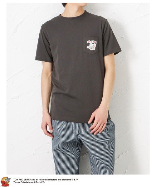 Mac-House(マックハウス)の「Tom and Jerry バック水彩タッチプリントポケット付きTシャツ(Tシャツ/カットソー・メンズ・ホワイト/チャコール・M/L/XL)」の3枚目の写真