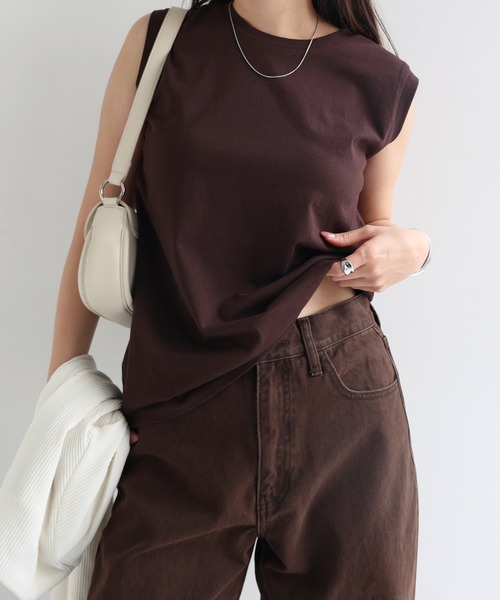 andme（アンドミー）の「【新色追加】コットン天竺ノースリーブトップス（Tシャツ/カットソー・レディース・チャコールグレー/ブラック/グリーン/オフホワイト/テラコッタ/ライム/ラベンダー/ワインレッド/グレイッシュベージュ/グレー/レッド/ネイビー/ライトグリーン/バーガンディー/イエロー系その他・M）」の15枚目の写真