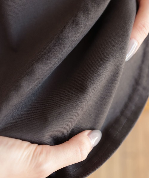 andme（アンドミー）の「【新色追加】コットン天竺ノースリーブトップス（Tシャツ/カットソー・レディース・チャコールグレー/ブラック/グリーン/オフホワイト/テラコッタ/ライム/ラベンダー/ワインレッド/グレイッシュベージュ/グレー/レッド/ネイビー/ライトグリーン/バーガンディー/イエロー系その他・M）」の19枚目の写真