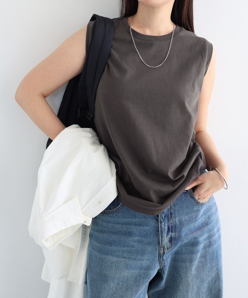 andme(アンドミー)の「【新色追加】コットン天竺ノースリーブトップス(Tシャツ/カットソー・レディース・チャコールグレー/ブラック/グリーン/オフホワイト/テラコッタ/ライム/ラベンダー/ワインレッド/グレイッシュベージュ/グレー/レッド/ネイビー/ライトグリーン/バーガンディー/イエロー系その他・M)」の16枚目の写真