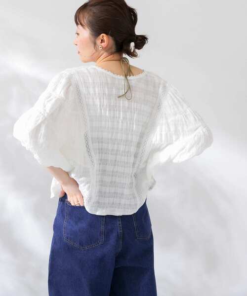 KBF（ケイビーエフ）の「ラウンドハーフスリーブブラウス（シャツ/ブラウス・レディース・ホワイト/ブラック/アイボリー・ONE）」の6枚目の写真