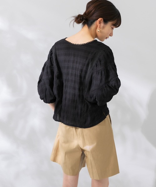 KBF（ケイビーエフ）の「ラウンドハーフスリーブブラウス（シャツ/ブラウス・レディース・ホワイト/ブラック/アイボリー・ONE）」の12枚目の写真