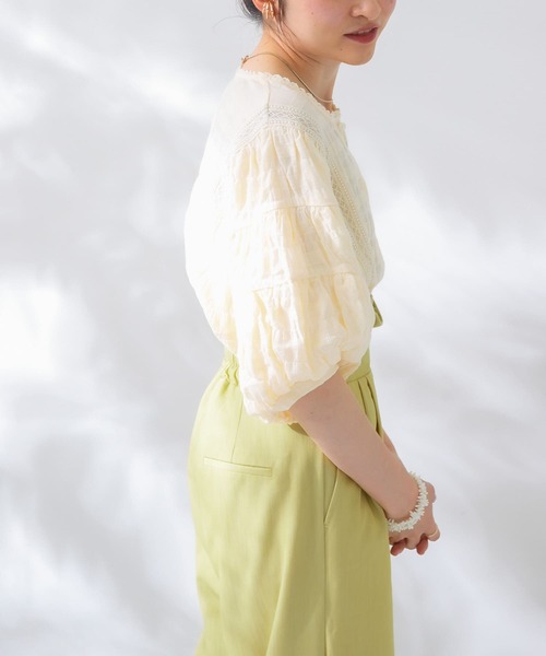 KBF（ケイビーエフ）の「ラウンドハーフスリーブブラウス（シャツ/ブラウス・レディース・ホワイト/ブラック/アイボリー・ONE）」の17枚目の写真