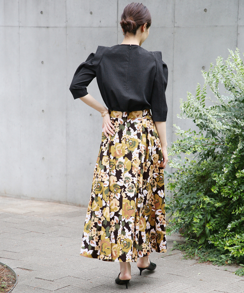 VERMEIL par iena(ヴェルメイユパーイエナ)の「リップルパワーショルダーブラウス(シャツ/ブラウス・レディース・ホワイト/ブラック・38/36)」の15枚目の写真