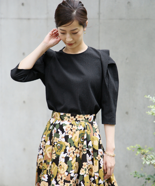 VERMEIL par iena(ヴェルメイユパーイエナ)の「リップルパワーショルダーブラウス(シャツ/ブラウス・レディース・ホワイト/ブラック・38/36)」の3枚目の写真