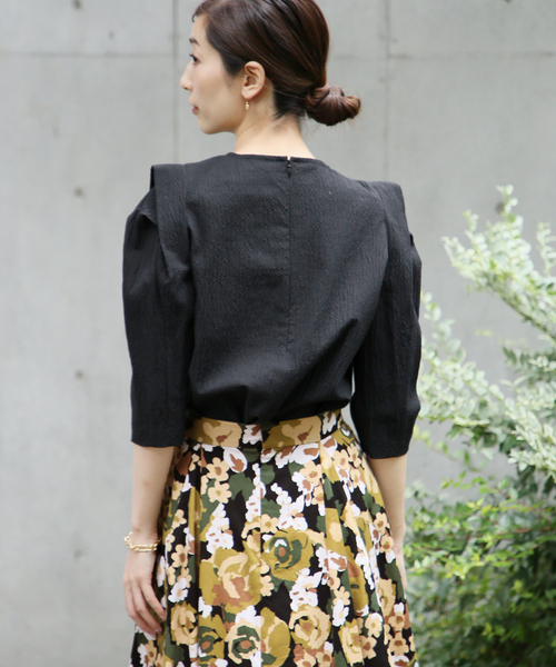 VERMEIL par iena(ヴェルメイユパーイエナ)の「リップルパワーショルダーブラウス(シャツ/ブラウス・レディース・ホワイト/ブラック・38/36)」の11枚目の写真