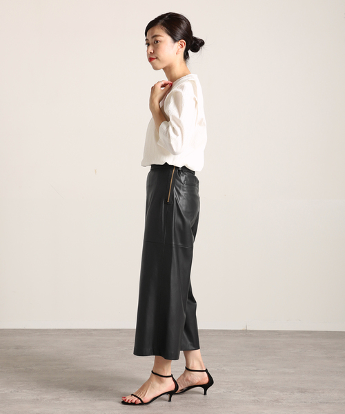 VERMEIL par iena(ヴェルメイユパーイエナ)の「リップルパワーショルダーブラウス(シャツ/ブラウス・レディース・ホワイト/ブラック・38/36)」の5枚目の写真