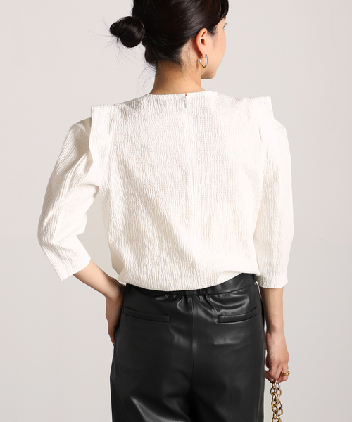VERMEIL par iena(ヴェルメイユパーイエナ)の「リップルパワーショルダーブラウス(シャツ/ブラウス・レディース・ホワイト/ブラック・38/36)」の10枚目の写真
