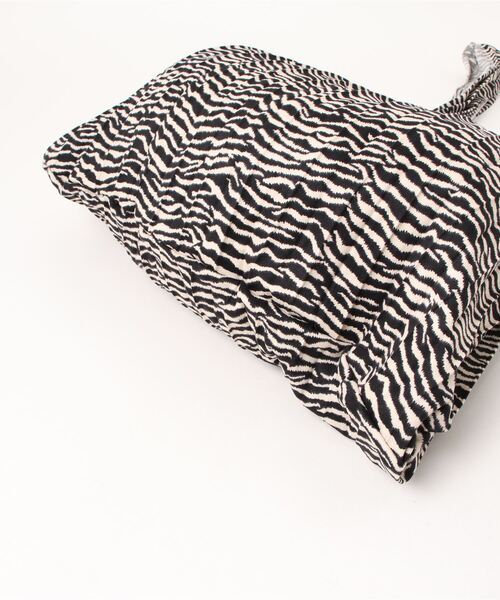 coca（coca）（コカ）の「ゼブラプリーツバッグ（トートバッグ・レディース・A/B・ONE SIZE）」の5枚目の写真