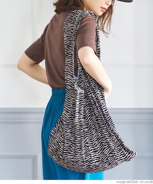 coca（coca）（コカ）の「ゼブラプリーツバッグ（トートバッグ・レディース・A/B・ONE SIZE）」の9枚目の写真