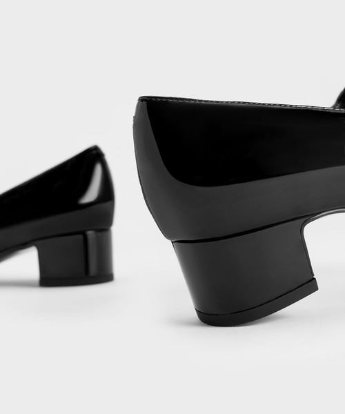 CHARLES & KEITH（チャールズ & キース）の「メタリック
