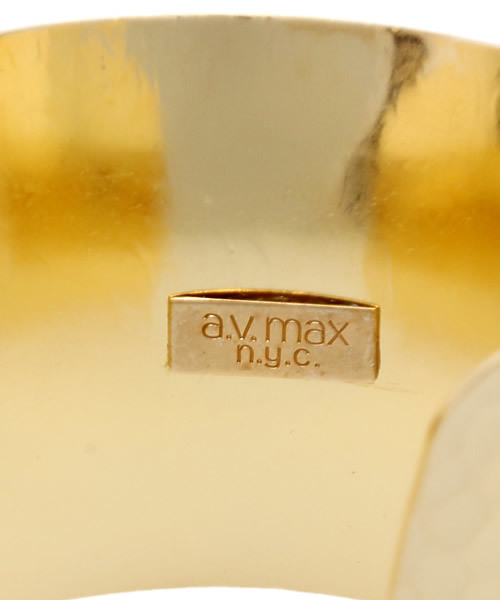 Ray BEAMS（レイビームス）の「a.v.max / 槌目柄 カフバングル（バングル/リストバンド・レディース・シルバー/ゴールド・ONE SIZE）」の4枚目の写真