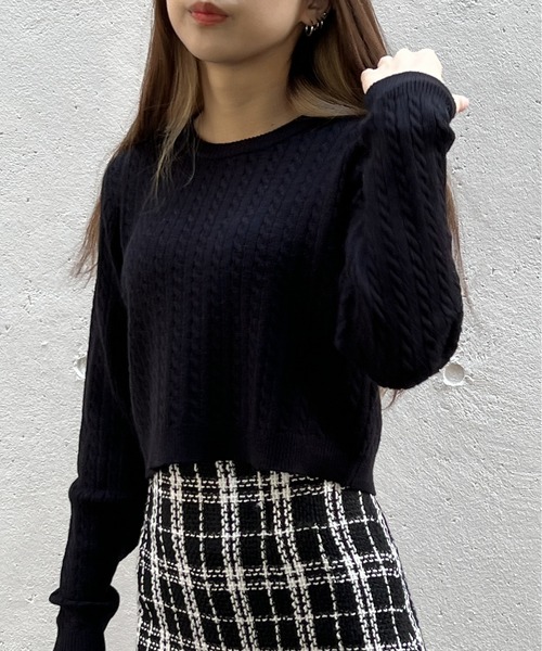 one way（ワンウェイ）の「ショートケーブルニット（ニット/セーター・レディース・ライトグレー/ブラック/ホワイト/レッド・FREE）」の3枚目の写真