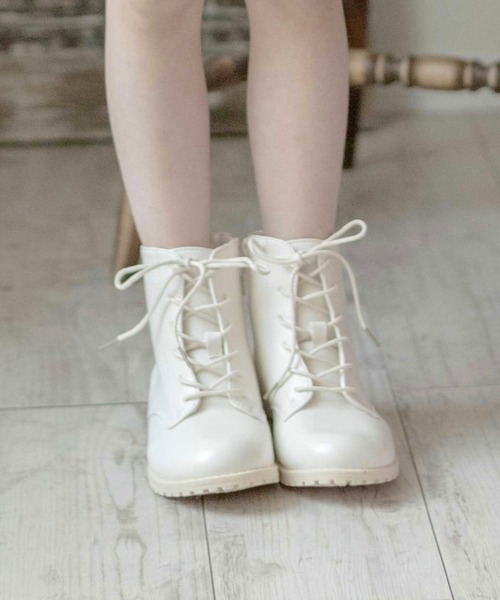 Catherine Cottage（キャサリンコテージ）の「ベージュレースアップブーツ（ブーツ・キッズ・ベージュ・18/19/20/21/22/23/24）」の16枚目の写真
