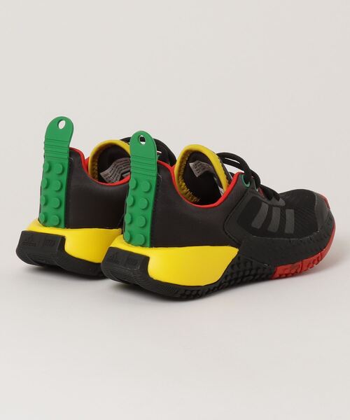 adidas（アディダス）の「adidas スポーツ DNA × LEGO / adidas Sport DNA × LEGO / アディダス（スニーカー・キッズ・ブラック×レッド/イエロー系その他・25.0cm/22.0cm/22.5cm/23.0cm/23.5cm/24.0cm/24.5cm/17.0cm/18cm/19.0cm/20.0cm/21.0cm）」の15枚目の写真