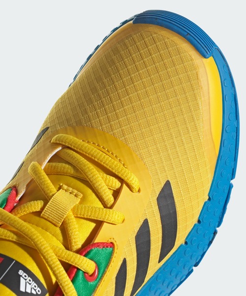 adidas（アディダス）の「adidas スポーツ DNA × LEGO / adidas Sport DNA × LEGO / アディダス（スニーカー・キッズ・ブラック×レッド/イエロー系その他・25.0cm/22.0cm/22.5cm/23.0cm/23.5cm/24.0cm/24.5cm/17.0cm/18cm/19.0cm/20.0cm/21.0cm）」の14枚目の写真