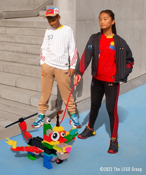 adidas（アディダス）の「adidas スポーツ DNA × LEGO / adidas Sport DNA × LEGO / アディダス（スニーカー・キッズ・ブラック×レッド/イエロー系その他・25.0cm/22.0cm/22.5cm/23.0cm/23.5cm/24.0cm/24.5cm/17.0cm/18cm/19.0cm/20.0cm/21.0cm）」の21枚目の写真