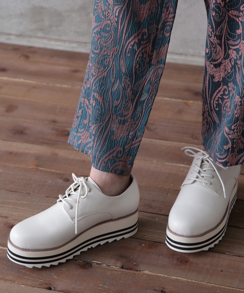 ROSE BUD（ローズバッド）の「厚底レースアップシューズ（その他シューズ・レディース・ブラック/シルバー/ホワイト・37/39/38/36）」の2枚目の写真