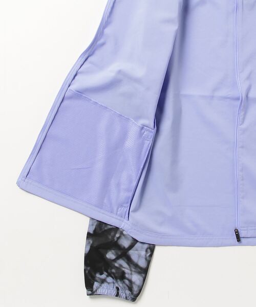 PUMA(プーマ)の「プーマ PUMA RUN AOP FAVORITE ウーブン ジャケット_(ナイロンジャケット・レディース・ブルー・S/L/M)」の2枚目の写真
