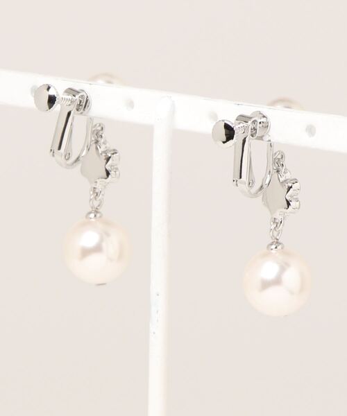 Three Four Time（ｽﾘｰﾌｫｰﾀｲﾑ）の「パール×フラワービジュイヤリング【結婚式/フォーマル/パーティ/デイリー】（イヤリング・レディース・ゴールド/シルバー・FREE）」の3枚目の写真