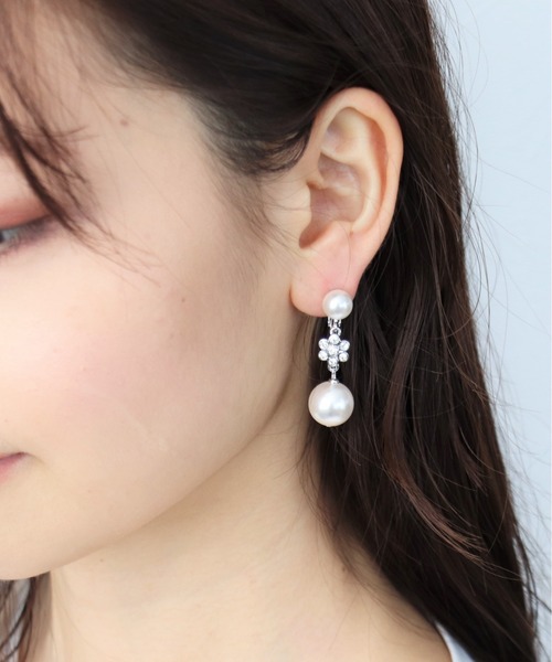 Three Four Time（ｽﾘｰﾌｫｰﾀｲﾑ）の「パール×フラワービジュイヤリング【結婚式/フォーマル/パーティ/デイリー】（イヤリング・レディース・ゴールド/シルバー・FREE）」の2枚目の写真