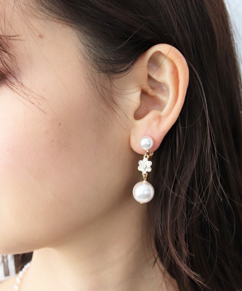 Three Four Time（ｽﾘｰﾌｫｰﾀｲﾑ）の「パール×フラワービジュイヤリング【結婚式/フォーマル/パーティ/デイリー】（イヤリング・レディース・ゴールド/シルバー・FREE）」の4枚目の写真