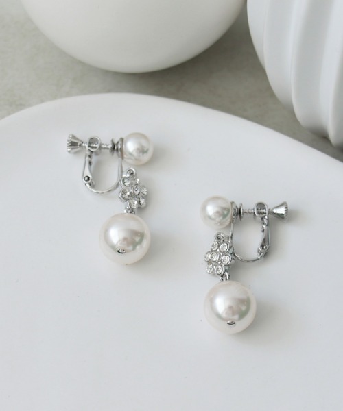 Three Four Time（ｽﾘｰﾌｫｰﾀｲﾑ）の「パール×フラワービジュイヤリング【結婚式/フォーマル/パーティ/デイリー】（イヤリング・レディース・ゴールド/シルバー・FREE）」の6枚目の写真