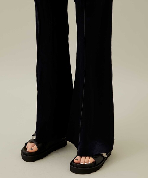 YOHEI OHNO（ヨウヘイオオノ）の「【YOHEI OHNO/ヨウヘイオオノ】アワーベーシックフレアトラウザー（スラックス・レディース・ベージュ/ネイビー・36/38）」の5枚目の写真