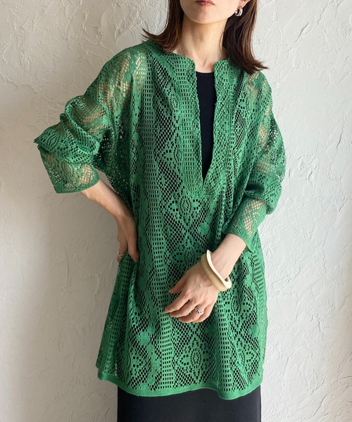 She's Closet(シーズクローゼット)の「クロシェ編み風カットワークレースロング丈深Vネックチュニックブラウス(シャツ/ブラウス・レディース・アイボリー/グリーン/ブラック・FREE)」の3枚目の写真