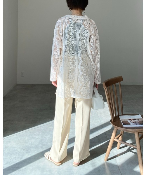 She's Closet(シーズクローゼット)の「クロシェ編み風カットワークレースロング丈深Vネックチュニックブラウス(シャツ/ブラウス・レディース・アイボリー/グリーン/ブラック・FREE)」の22枚目の写真