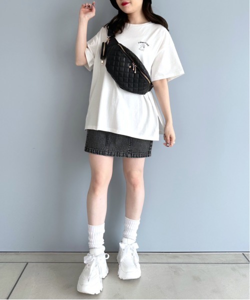 OLIVE des OLIVE(オリーブデオリーブ)の「アニピクビッグTシャツ(Tシャツ/カットソー・レディース・アイボリー/オフホワイト/サックスブルー/スミクロ・FREE)」の15枚目の写真