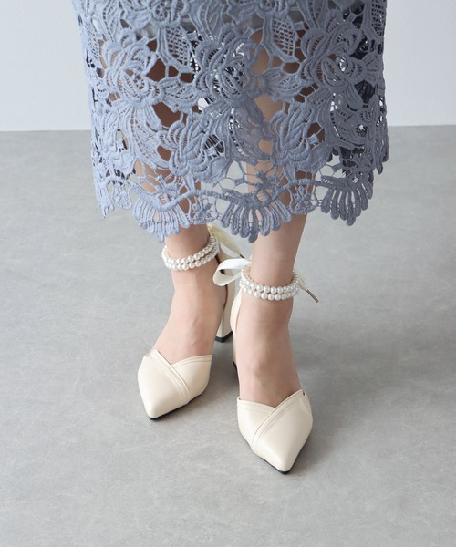 BLUEEAST（ブルーイースト）の「パールアンクレット付パンプス（パンプス・レディース・オフホワイト/ブラック/ベージュ・MEDIUM/LARGE）」の11枚目の写真