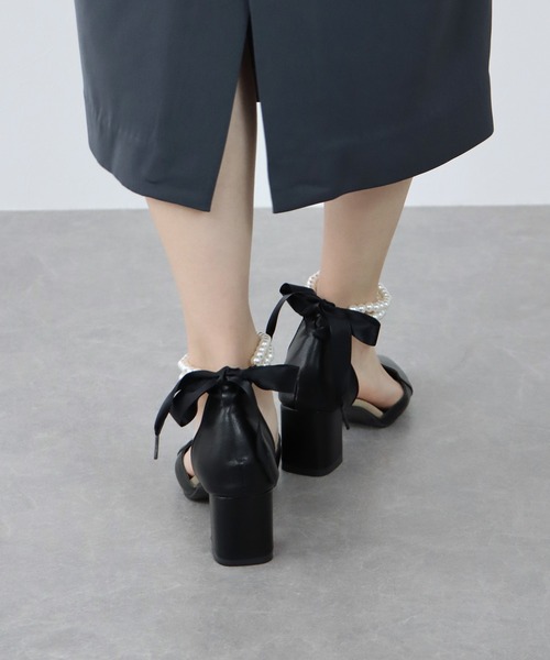 BLUEEAST（ブルーイースト）の「パールアンクレット付パンプス（パンプス・レディース・オフホワイト/ブラック/ベージュ・MEDIUM/LARGE）」の18枚目の写真